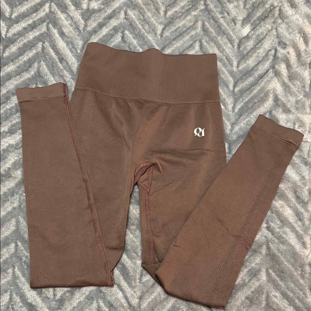 New never worn OwnU Brown Leggings